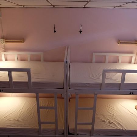 Tiny Hostel Bangkok Exteriör bild