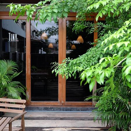 Tiny Hostel Bangkok Exteriör bild