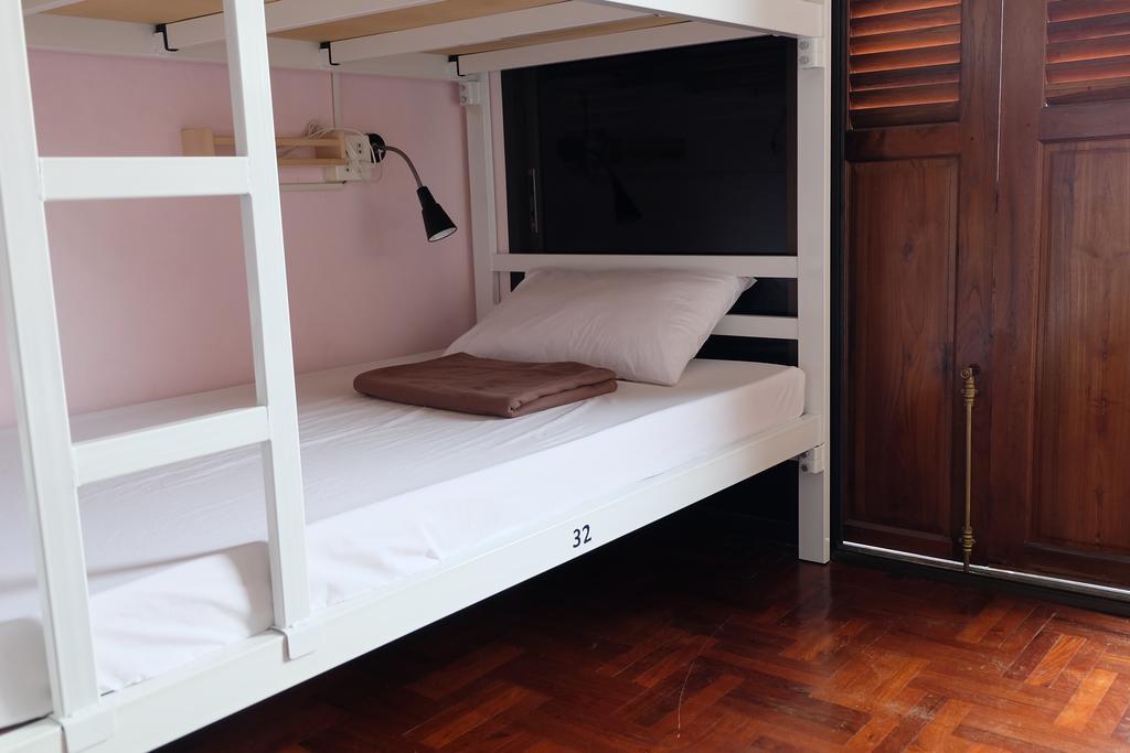 Tiny Hostel Bangkok Exteriör bild