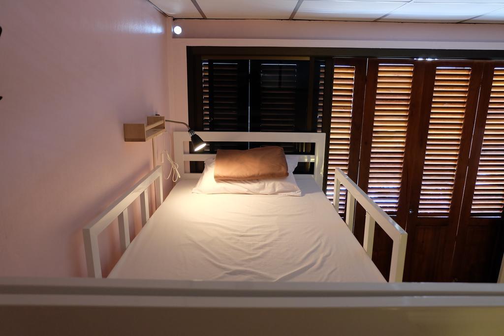 Tiny Hostel Bangkok Exteriör bild