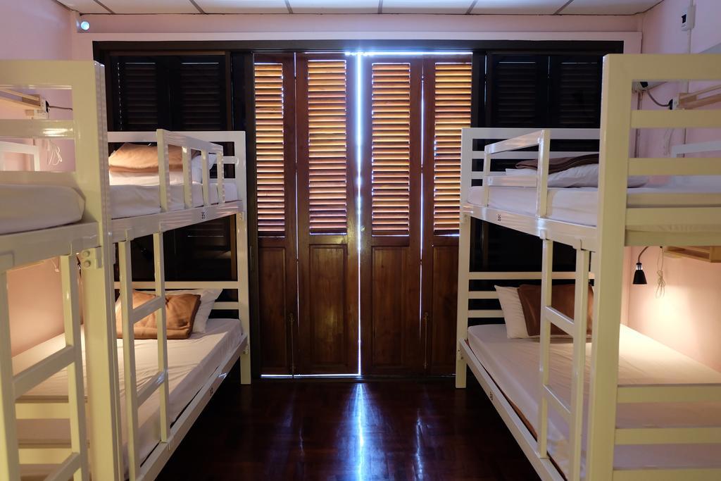 Tiny Hostel Bangkok Exteriör bild